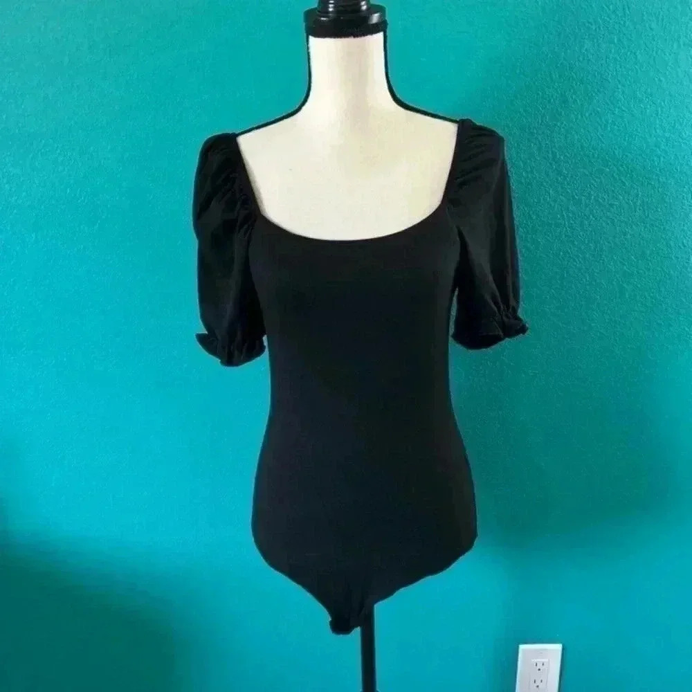 Pink lily black puff sleeve bodysuit in size small